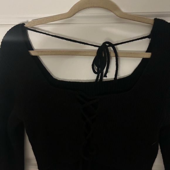 Elegant Black Knit Women's cropped sweater - Picture 3 of 5